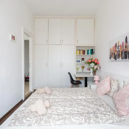 Adorable And Charming 2br In Center, Astoria