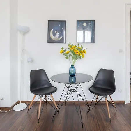 Adorable And Charming 2br In Center, Astoria