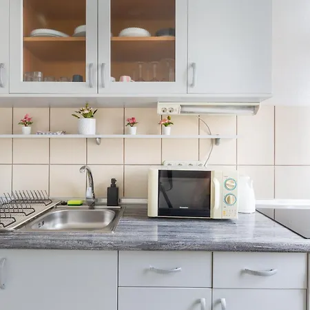 Apartment Adorable And Charming 2br In Center, Astoria Budapest