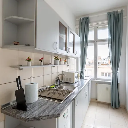 Adorable And Charming 2br In Center, Astoria * Budapest
