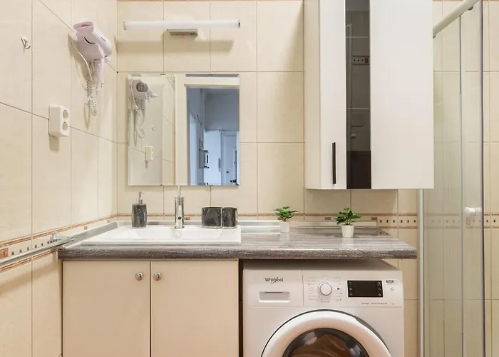 Adorable And Charming 2br In Center, Astoria *