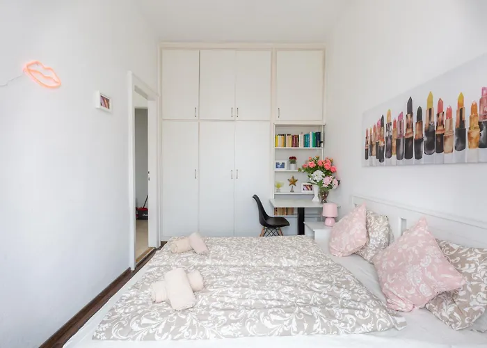 Adorable And Charming 2br In Center, Astoria