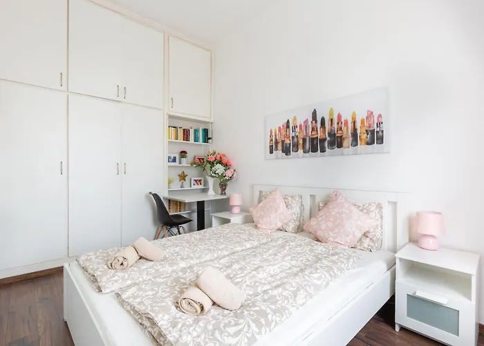 Adorable And Charming 2br In Center, Astoria Budapest