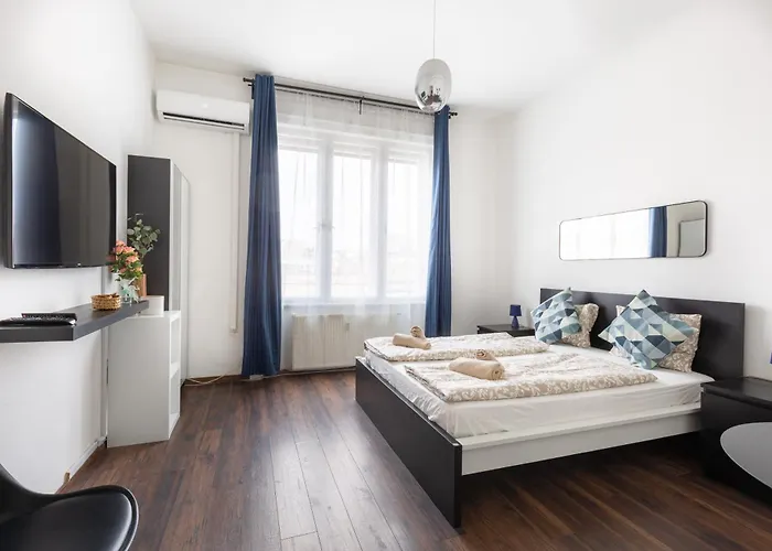 Adorable And Charming 2br In Center, Astoria * Budapest