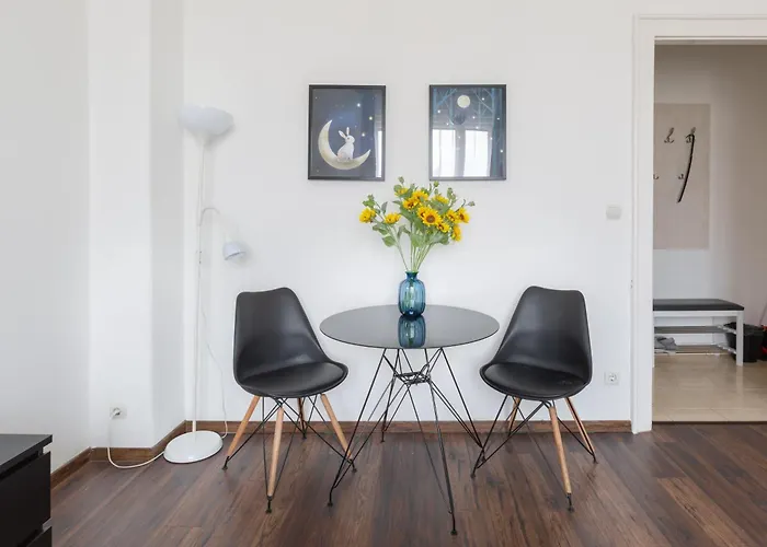 Adorable And Charming 2br In Center, Astoria
