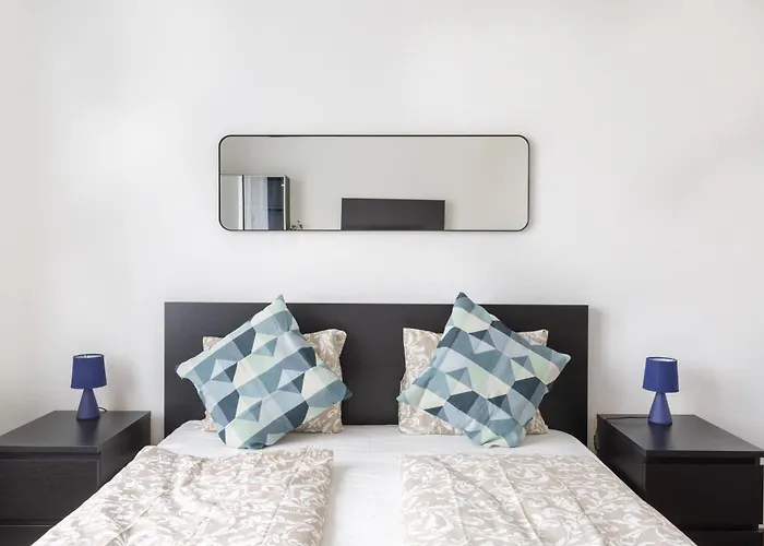 Adorable And Charming 2br In Center, Astoria Budapest